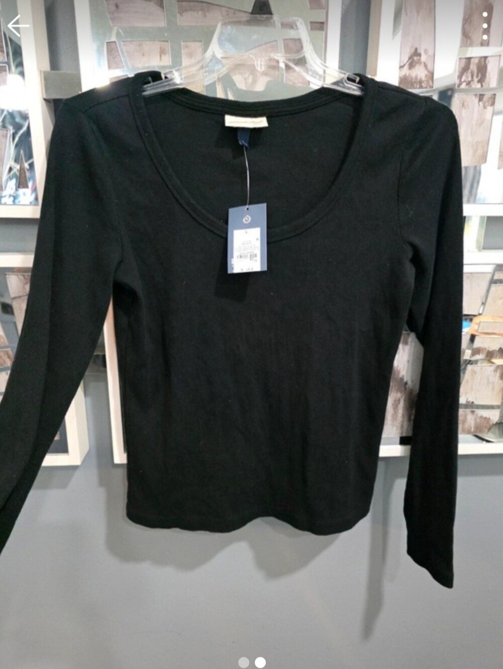 Women’s Classic Scoop Neck Long Sleeve Top - Black. Large